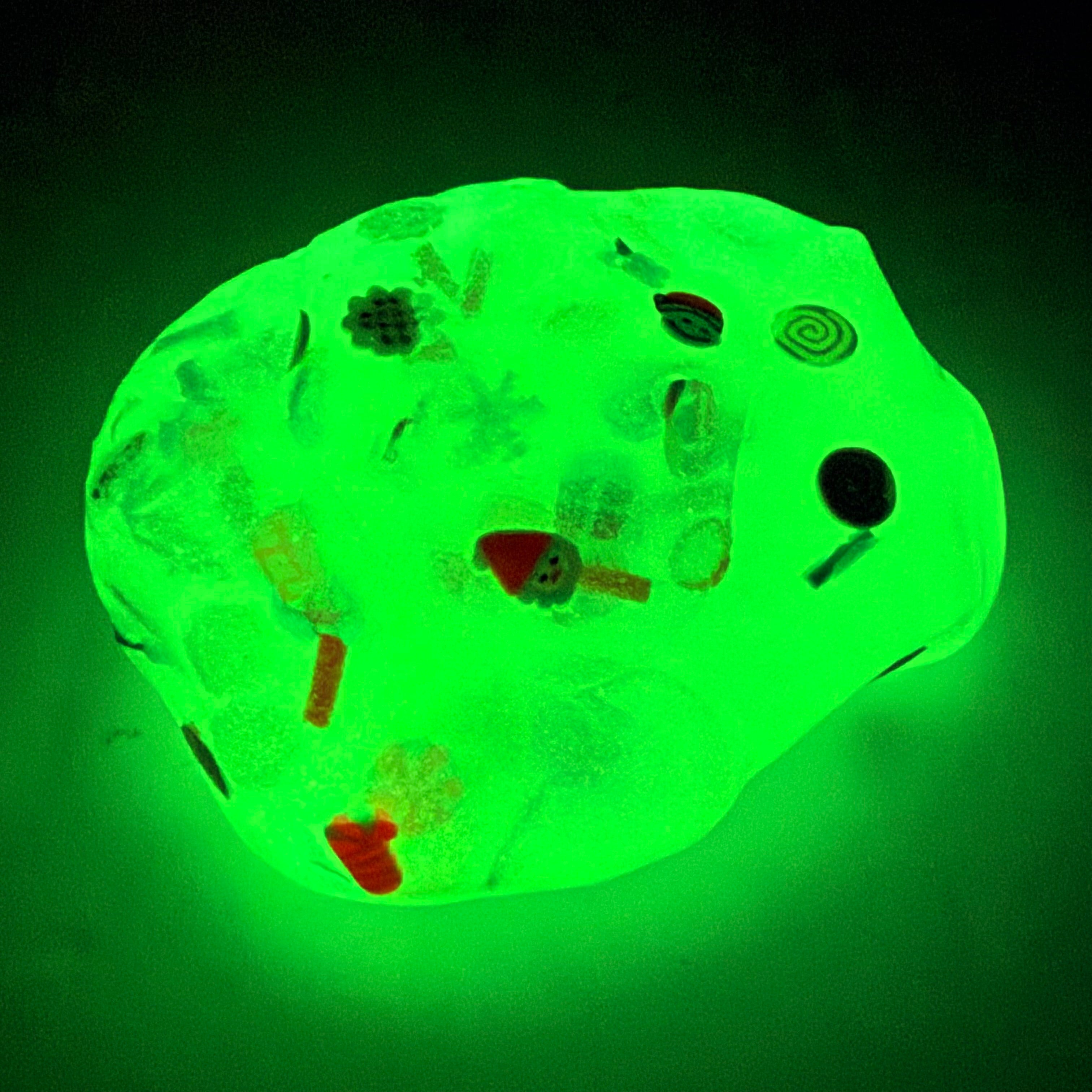 CHRISTMAS GLOW Put ’Em Putty by Kaiko