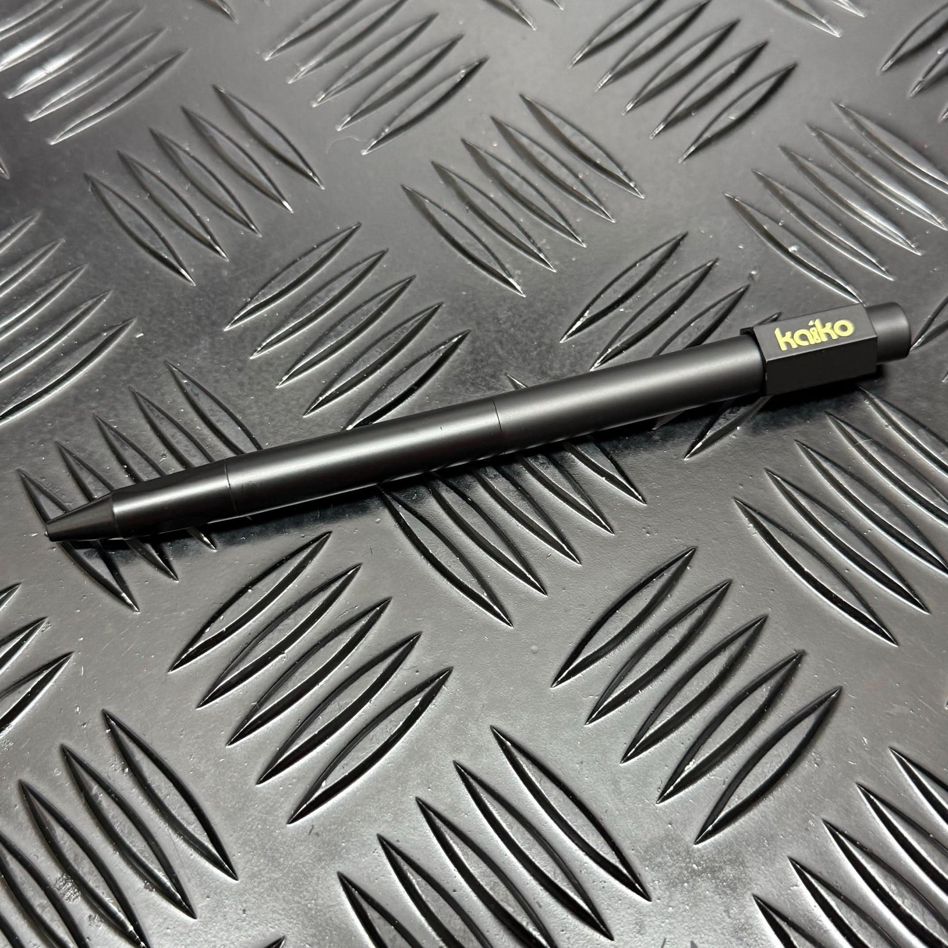 BLACK Weighted Spinner Pen with 4 refills