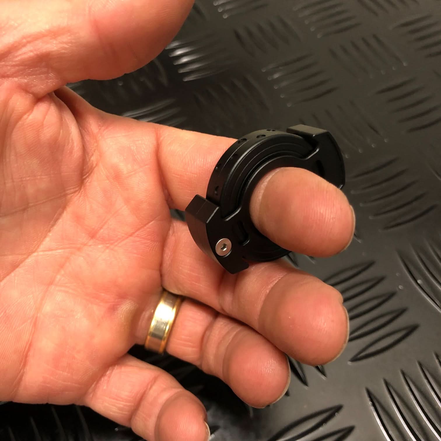 Silver Metal Spinner Ring by Kaiko