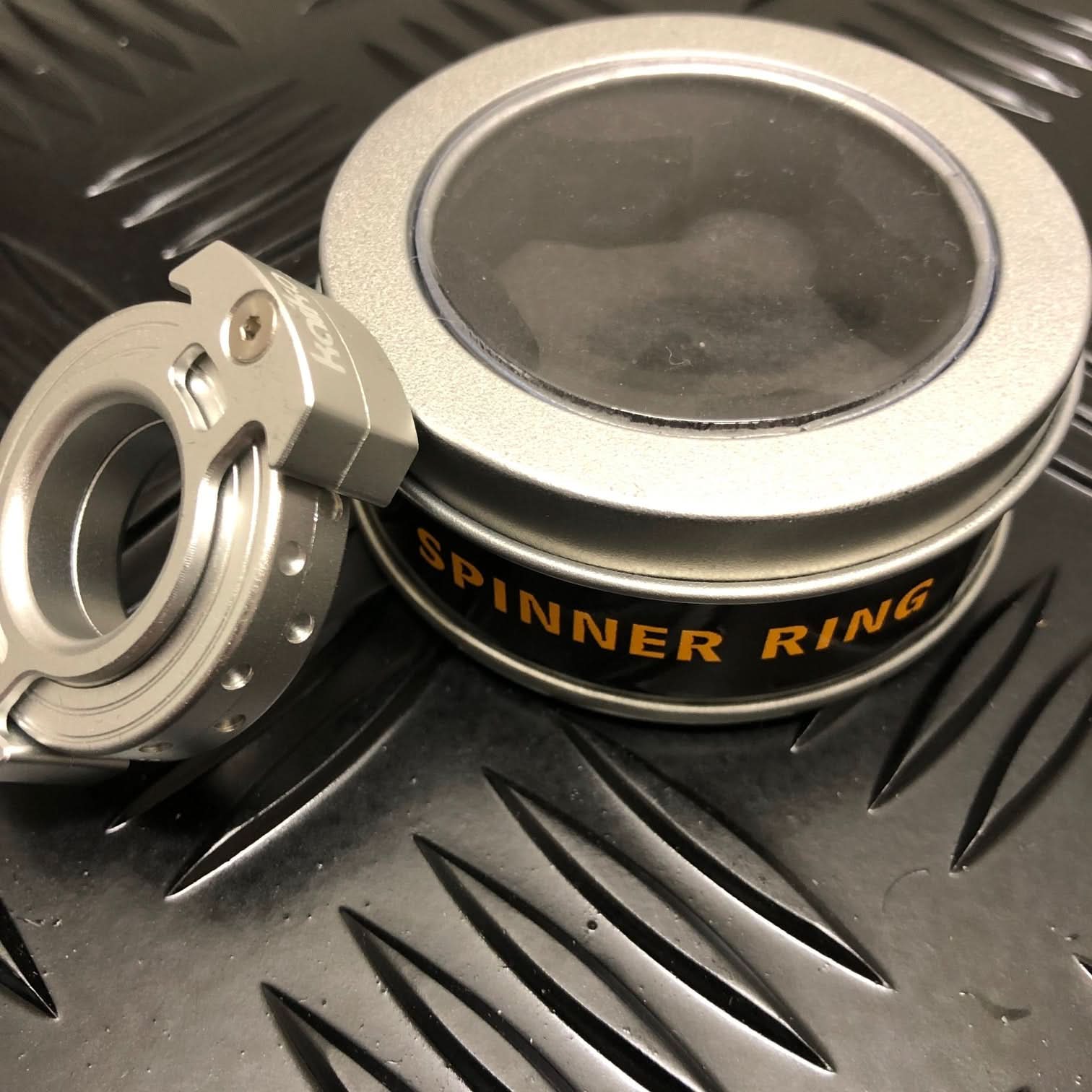 Silver Metal Spinner Ring by Kaiko