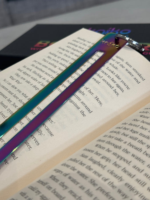 Metal Bookmark with Fidget Hook & Reading Guide in Oil Slick  - Kaiko exclusive