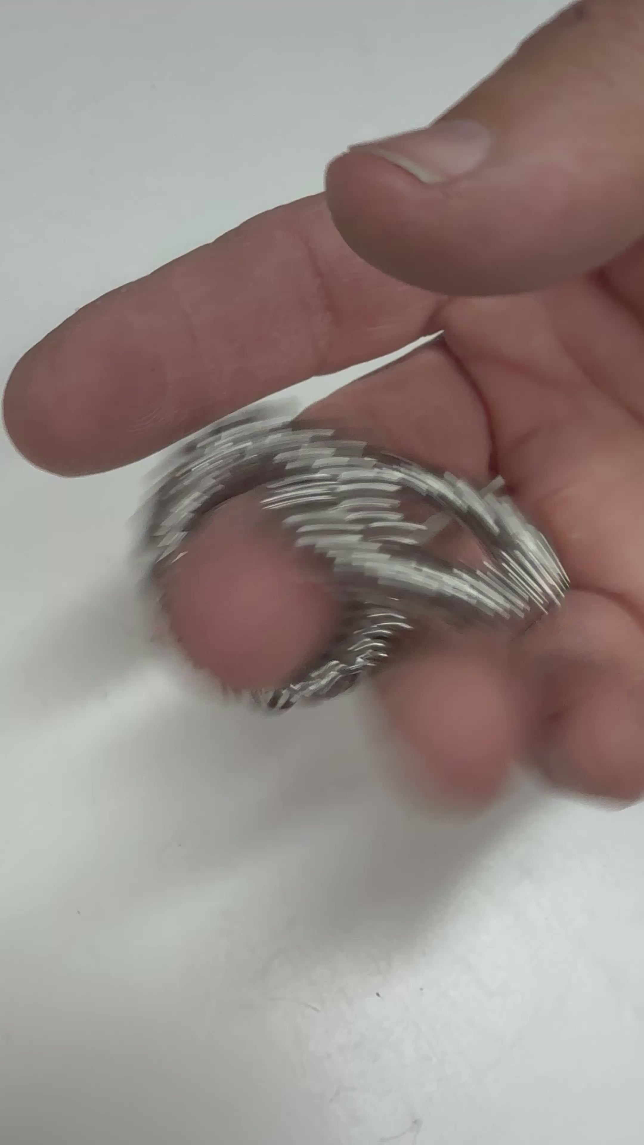 Load video: Linked Fidget Series by kaiko