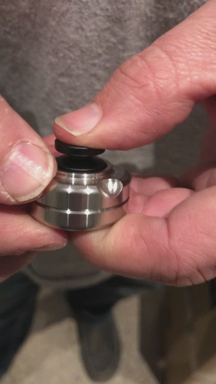 Load video: Magnetic Vibe Spinner