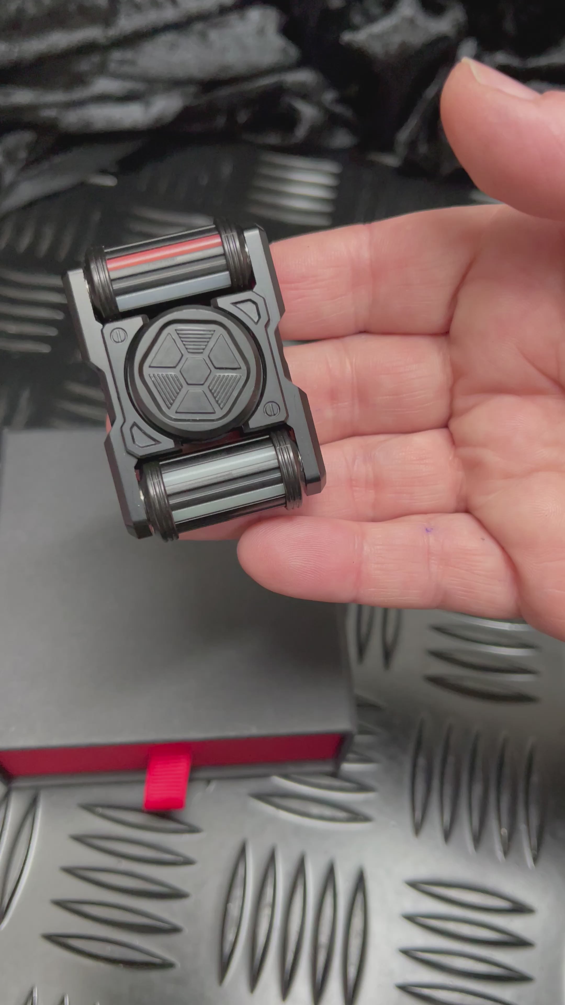 Load video: The Rover Spinner - Glows under UV light