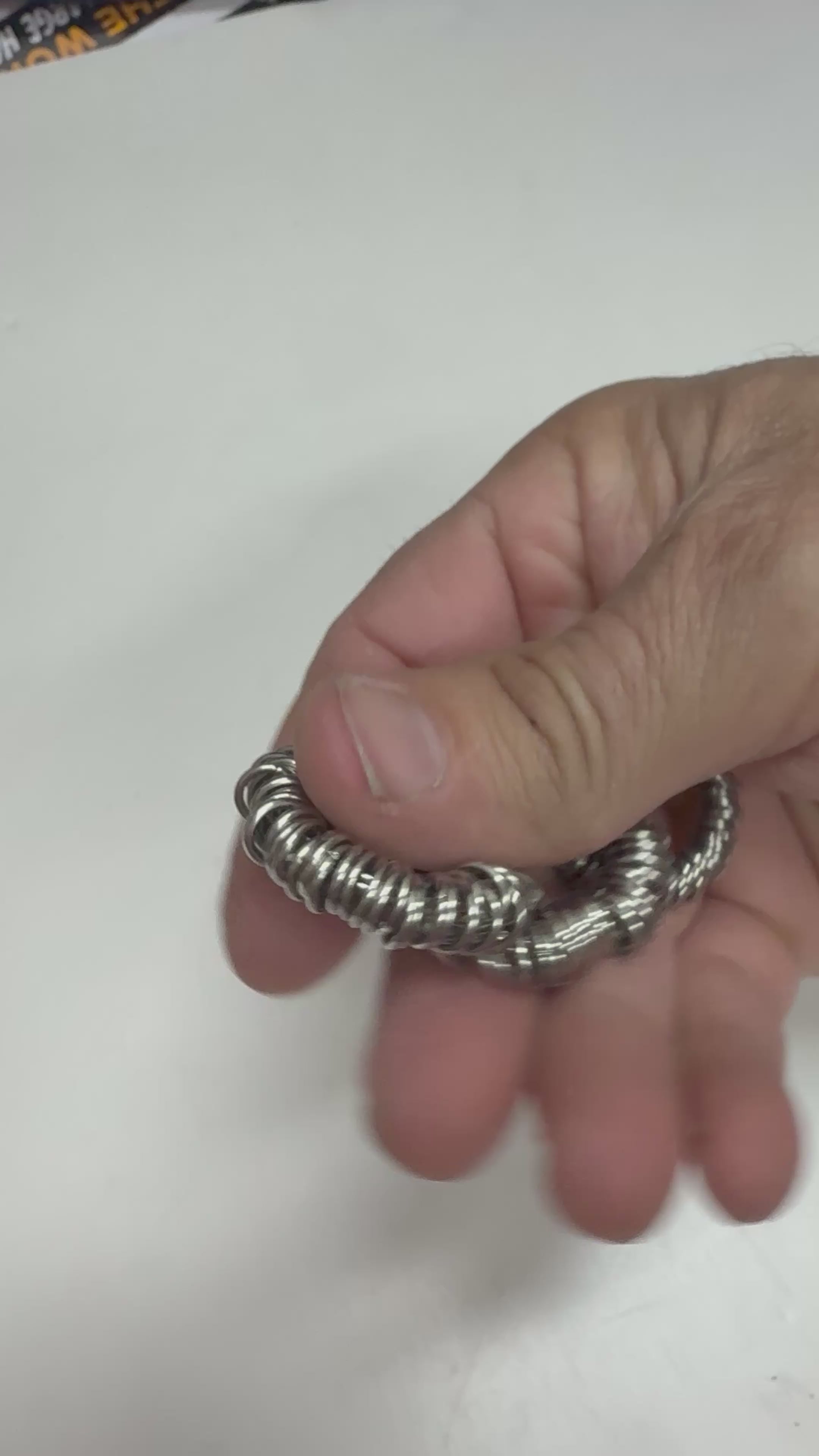 Load video: Linked Fidget Series by kaiko