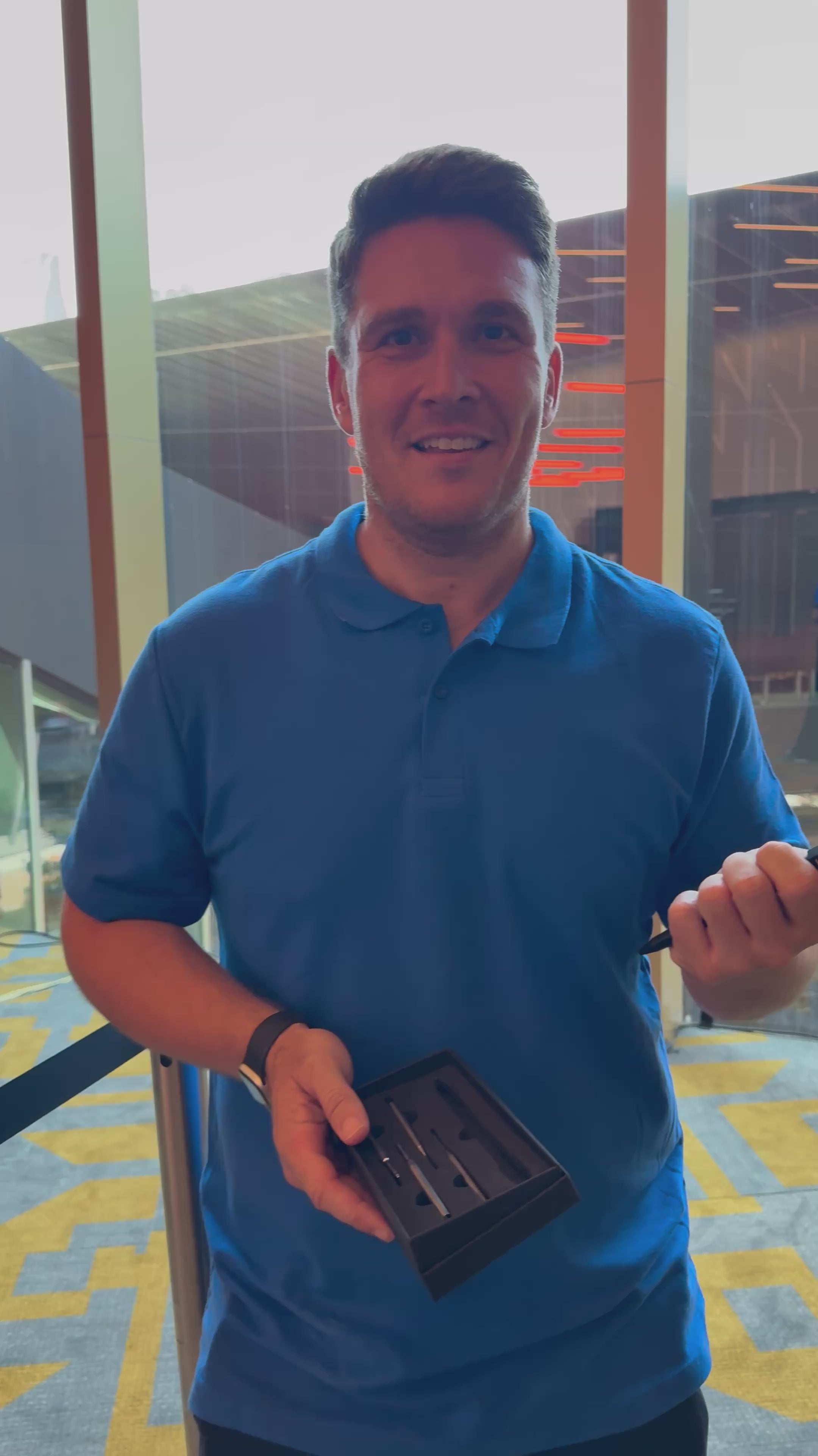 Load video: OIL SLICK Weighted Spinner Pen with 4 refills - Ultimate Desk Tool