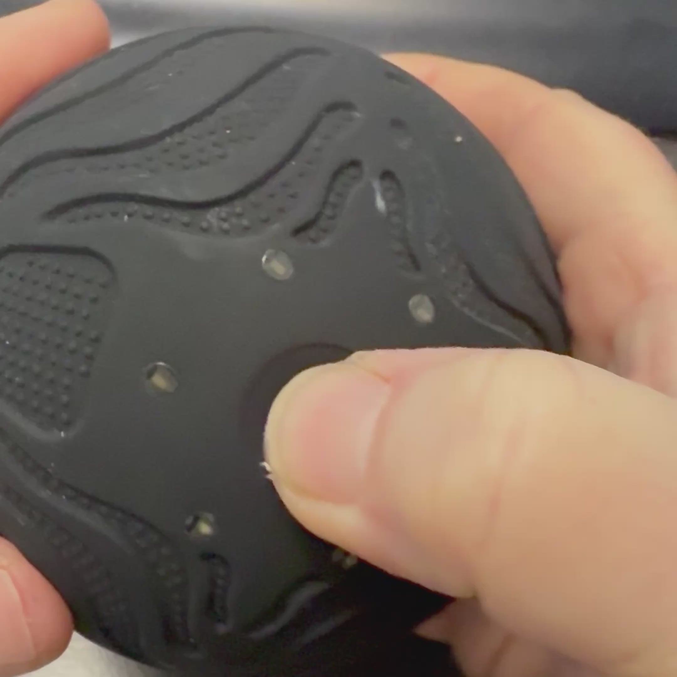 Load video: Axis : Round Vibrating Massage Ball &amp; Regulation Tool