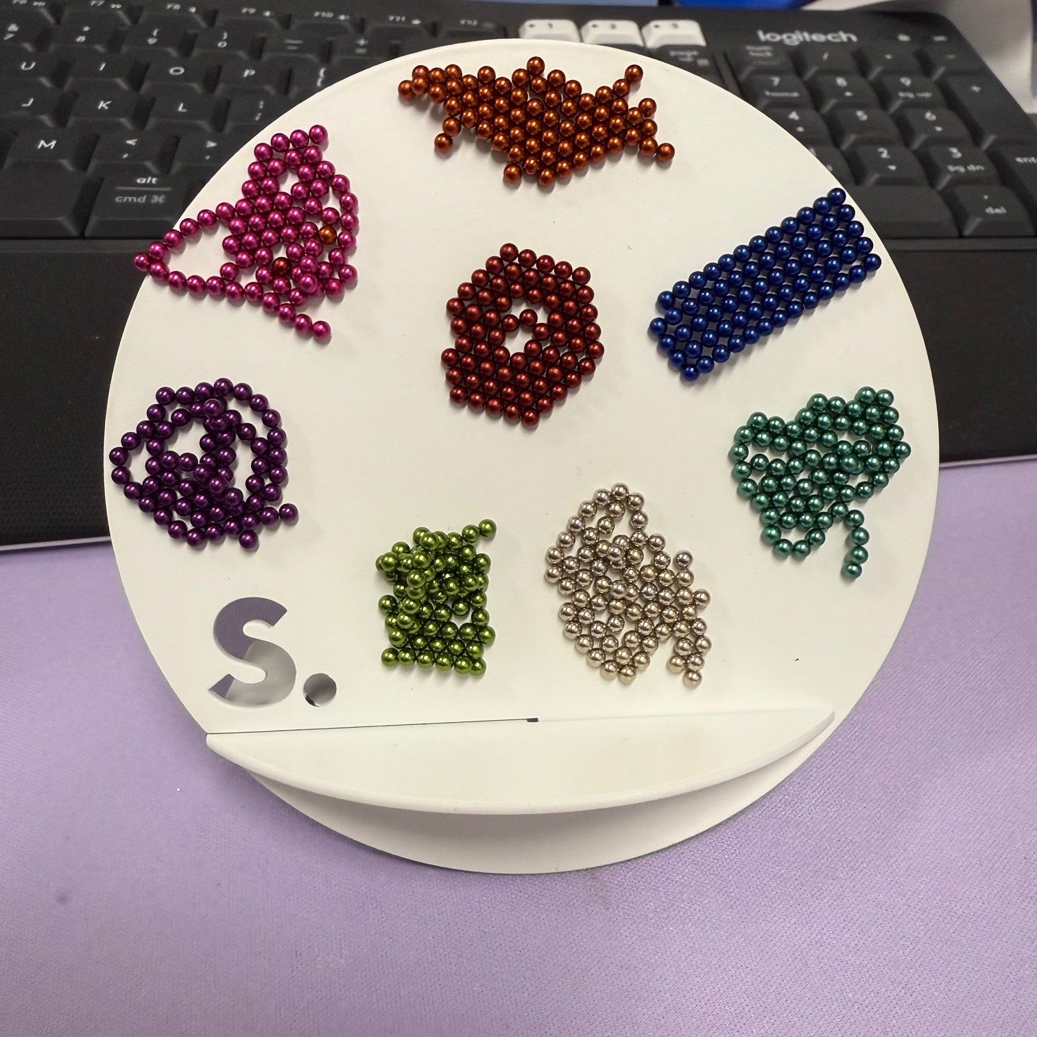 Speks Show Off Stand - White Stand for Displaying Speks magnets