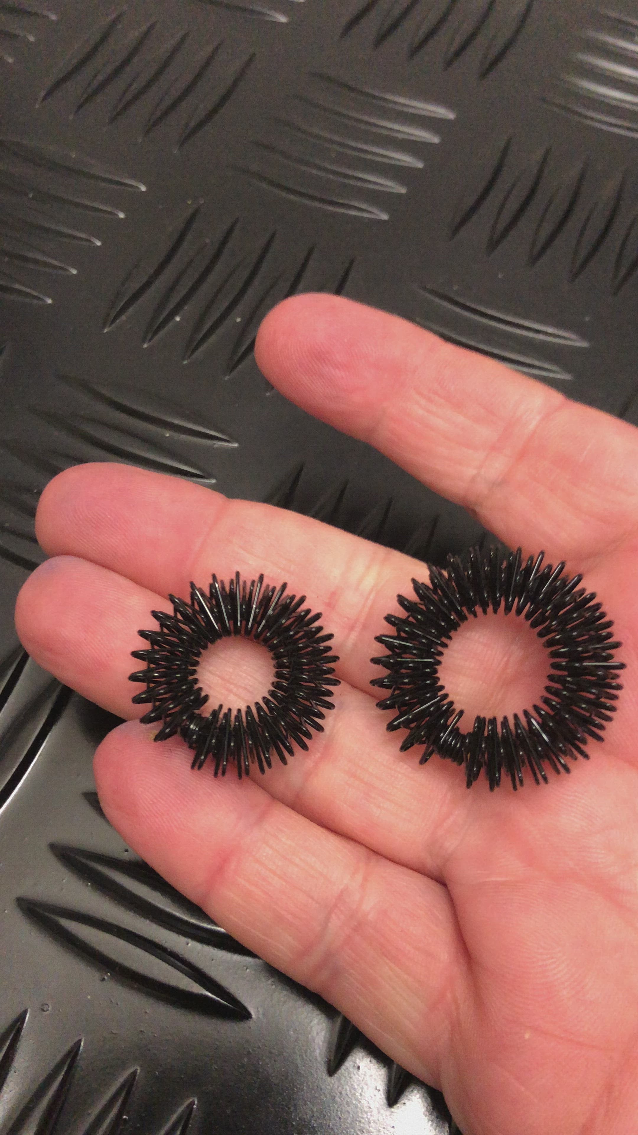 Load video: Tighter Finger Spikey - by Kaiko