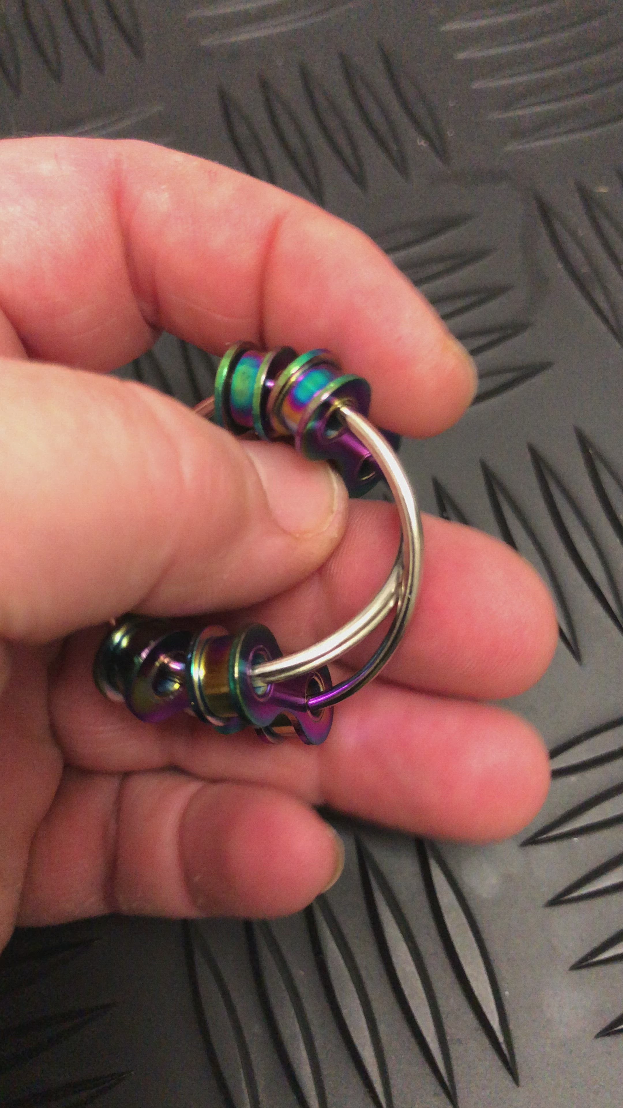 Load video: LOOP Fidget - double link