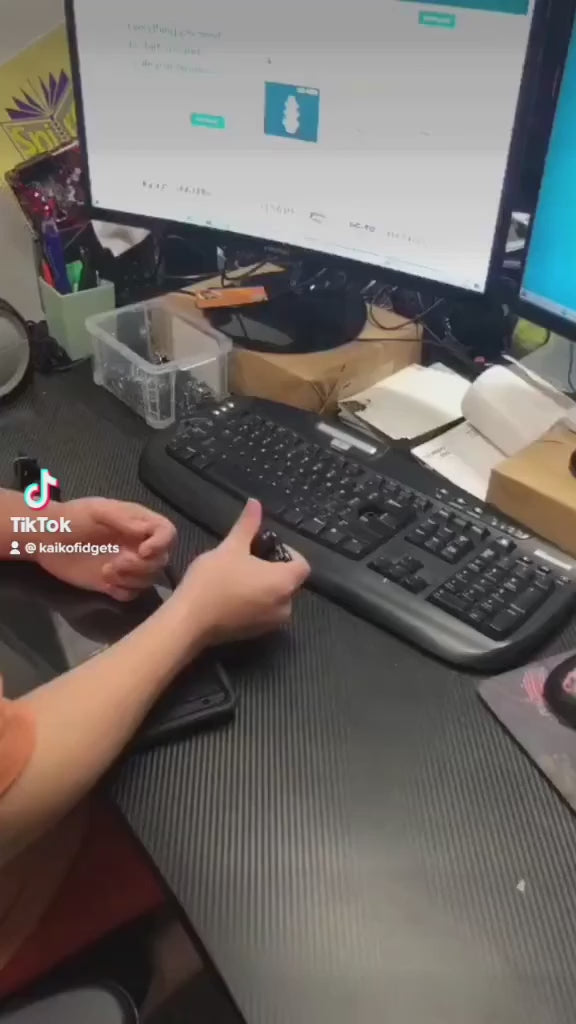 Load video: 305 gram SMOOTH Hand Roller by Kaiko